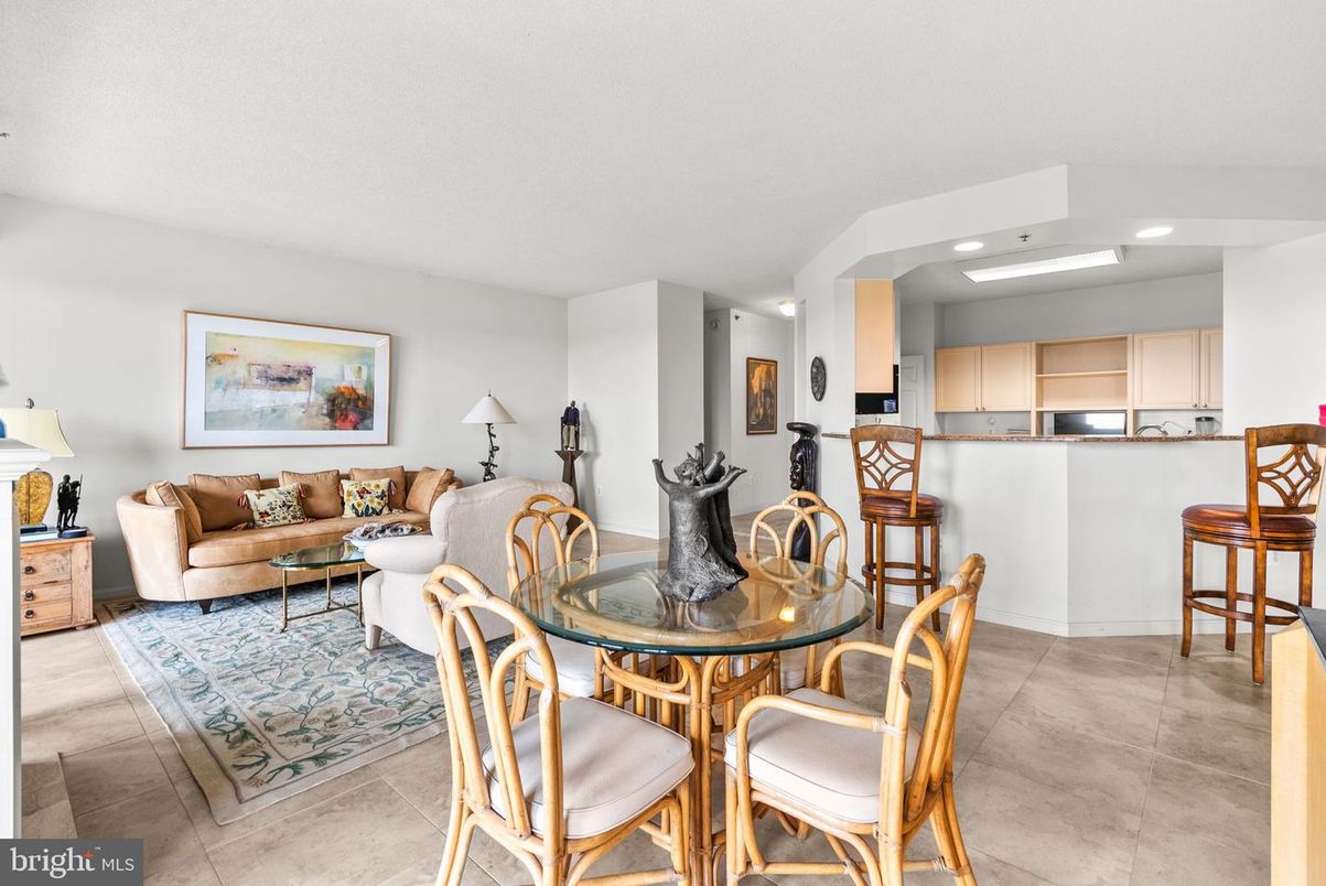 Dining room, Interior, Kitchen, Living room, Recessed Lighting