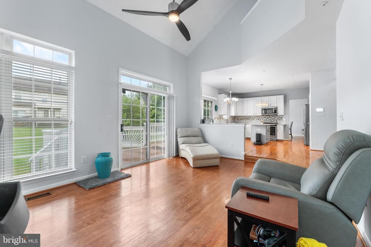 Interior, Kitchen, Living room, Pendant Lights, Stainless Steel Appliances, Wood Texture Flooring