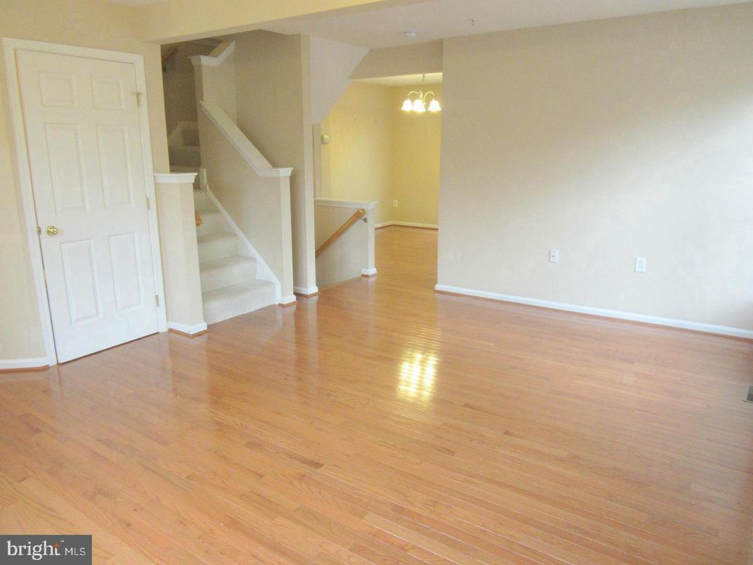 Empty room, Interior, Pendant Lights, Wood Texture Flooring