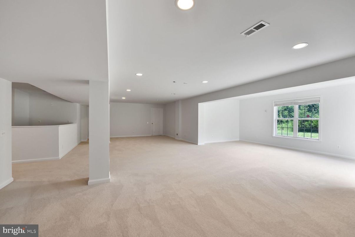 Empty room, Interior, Recessed Lighting