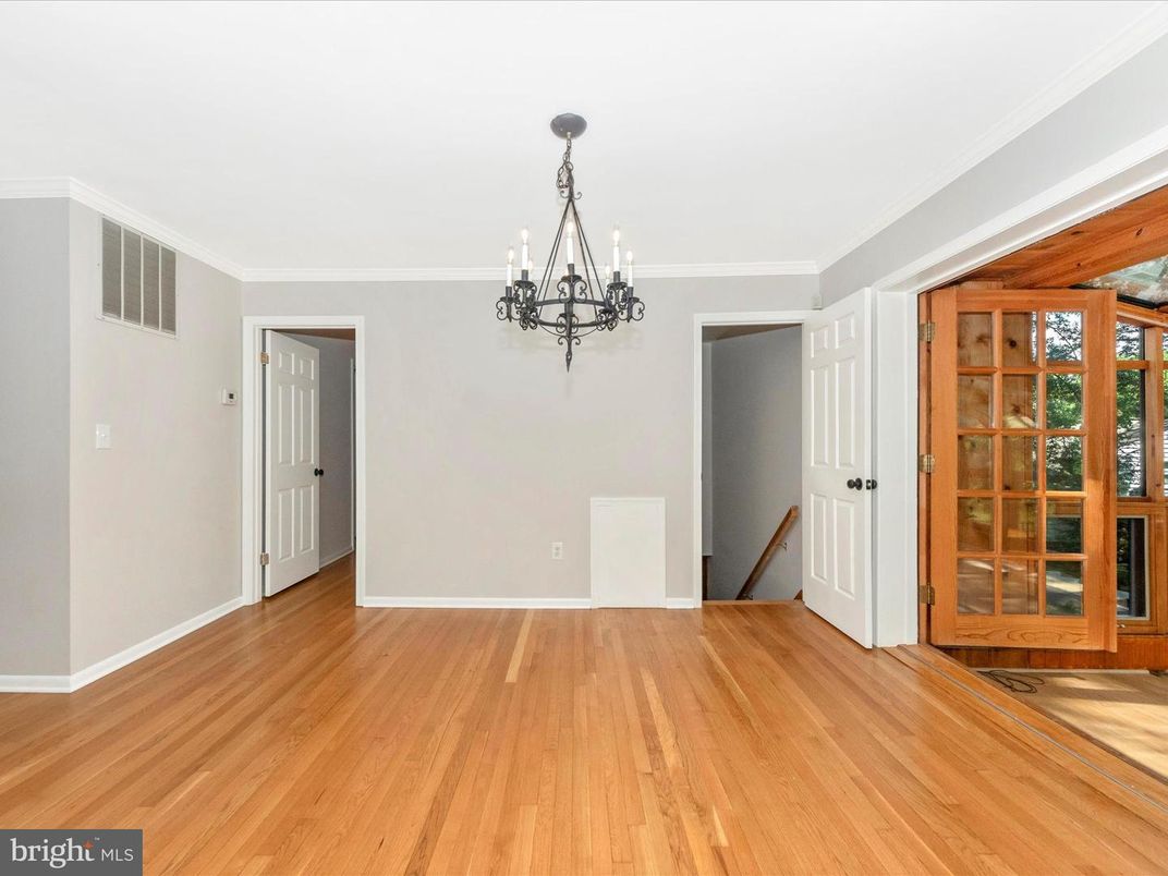 Chandelier, Empty room, Interior, Wood Texture Flooring