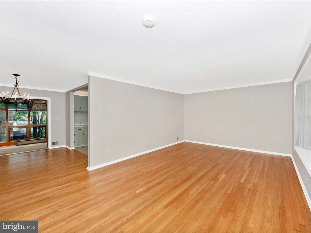 Chandelier, Empty room, Interior, Wood Texture Flooring