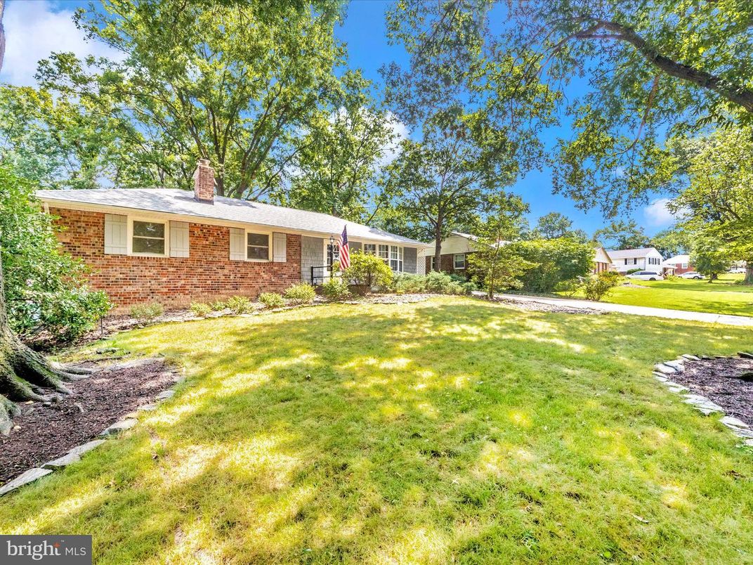 Backyard, Exterior, Facade, Brick Facade, Ranch