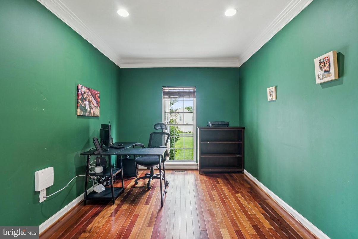 Home Office, Interior, Recessed Lighting, Wood Texture Flooring