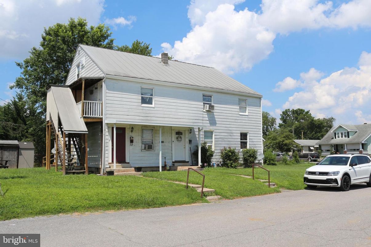 Exterior, Facade, Farmhouse