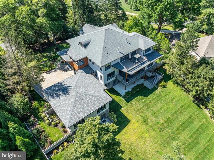 Exterior, Drone