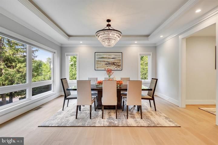 Chandelier, Dining room, Interior, Recessed Lighting, Wood Texture Flooring