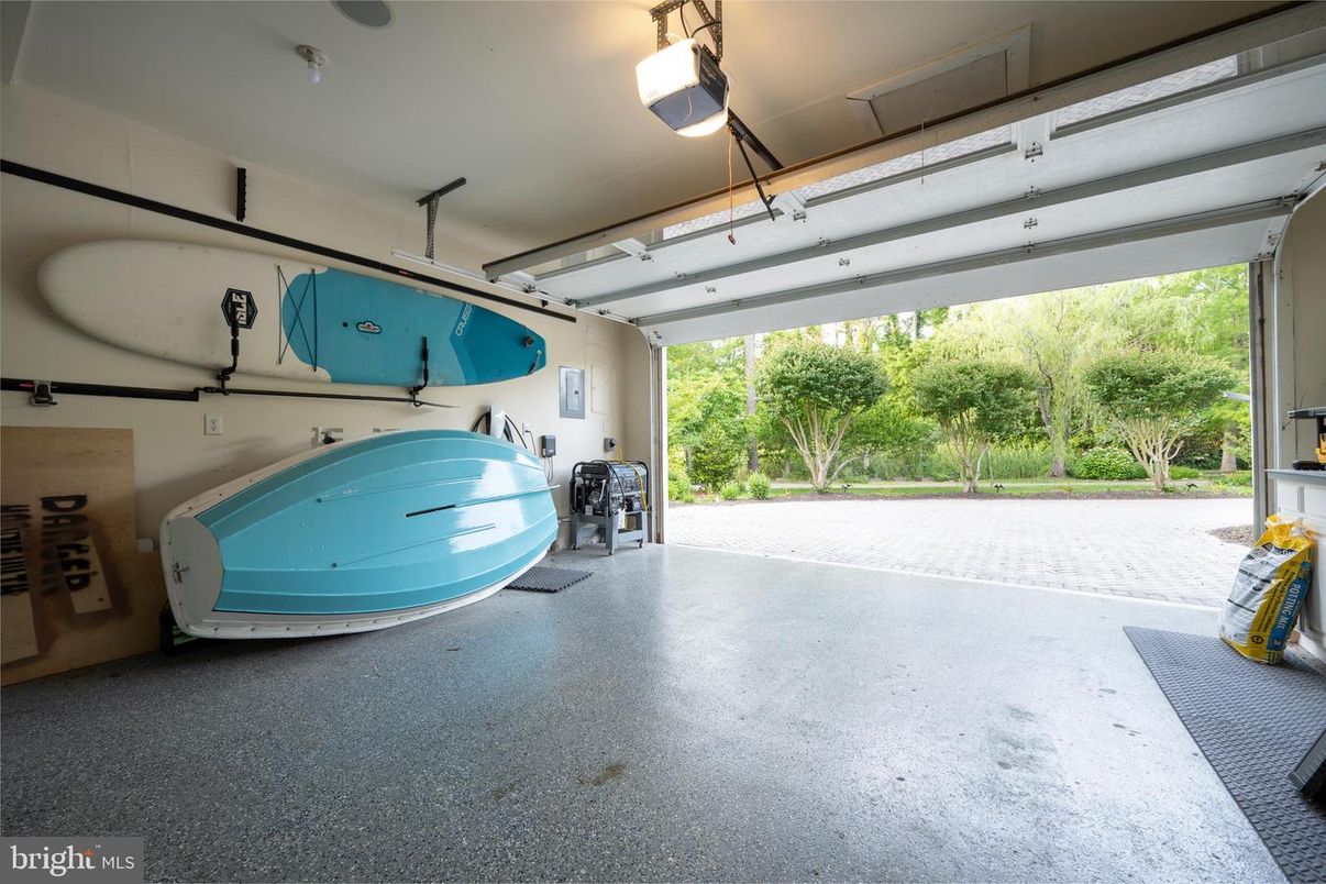 Garage, Interior