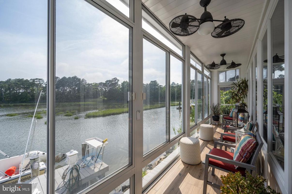 Interior, Sun Room, Water, Wood Texture Flooring