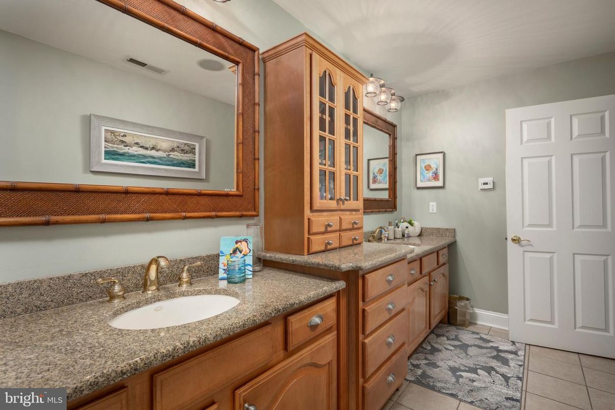 Bathroom, Dual Sink Vanities, Interior