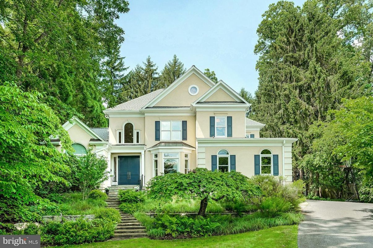 Exterior, Facade, Queen Anne Victorian