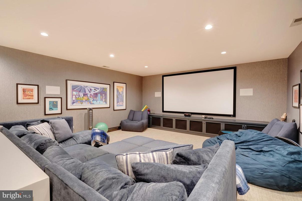 Interior, Projection Screen, Recessed Lighting, Theatre Room