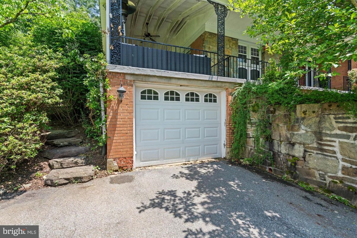 Detached Garage, Exterior