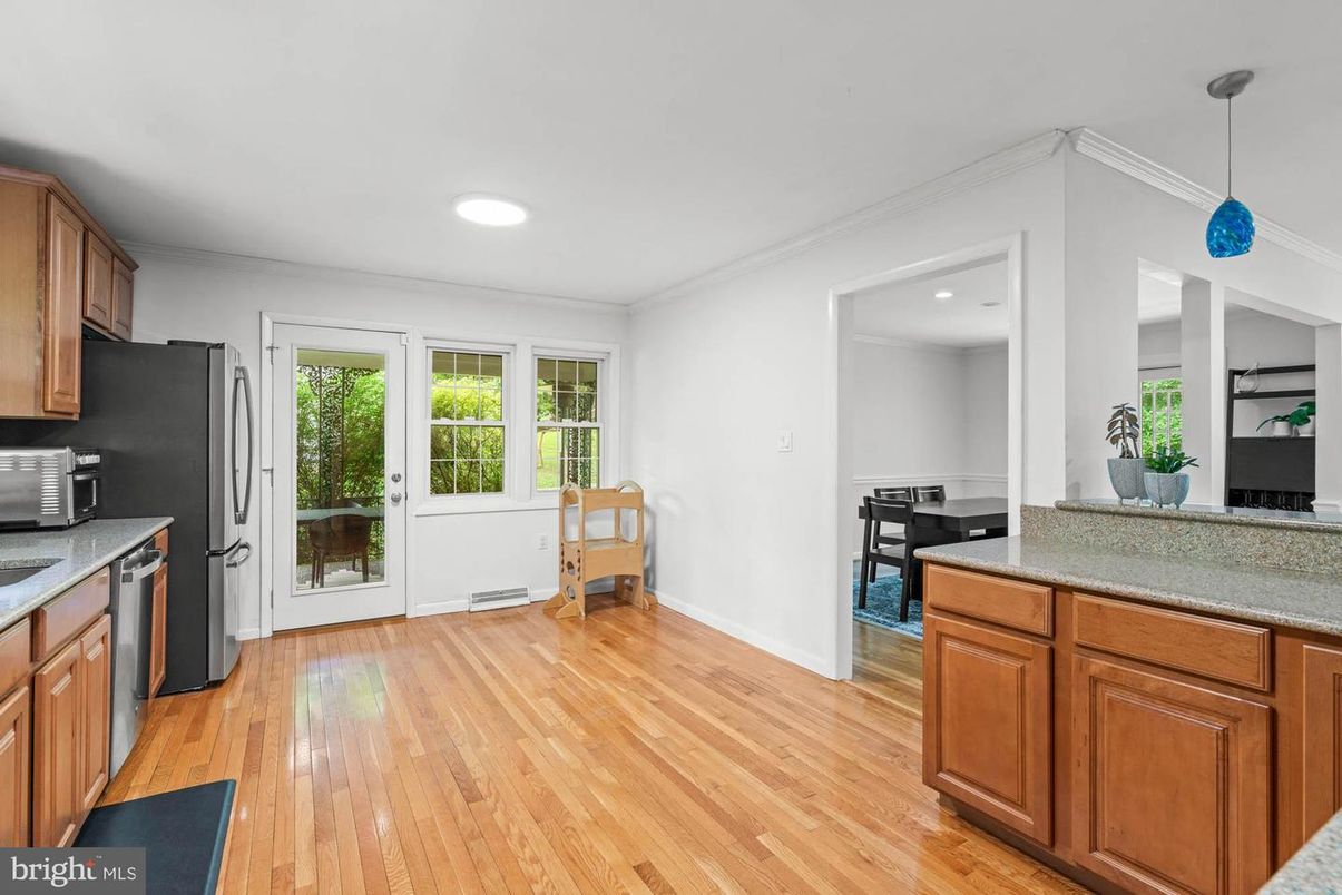 Dining room, Interior, Kitchen, Pendant Lights, Recessed Lighting, Wood Texture Flooring