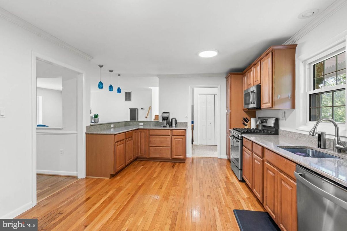 Interior, Kitchen, Pendant Lights, Recessed Lighting, Wood Texture Flooring