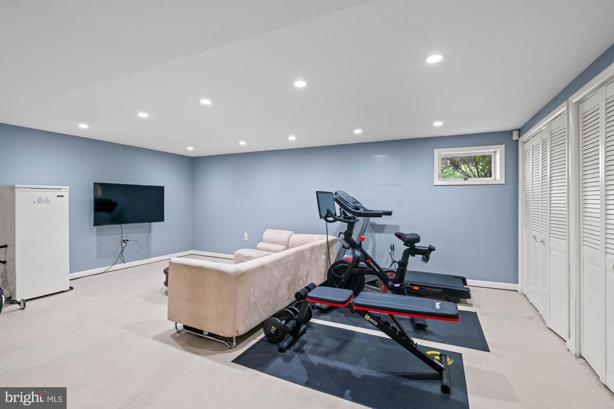 Fitness Equipment, Interior, Recessed Lighting