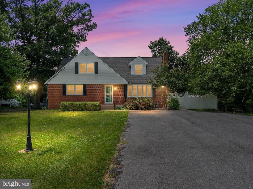 Exterior, Facade, Brick Facade, Cape Cod