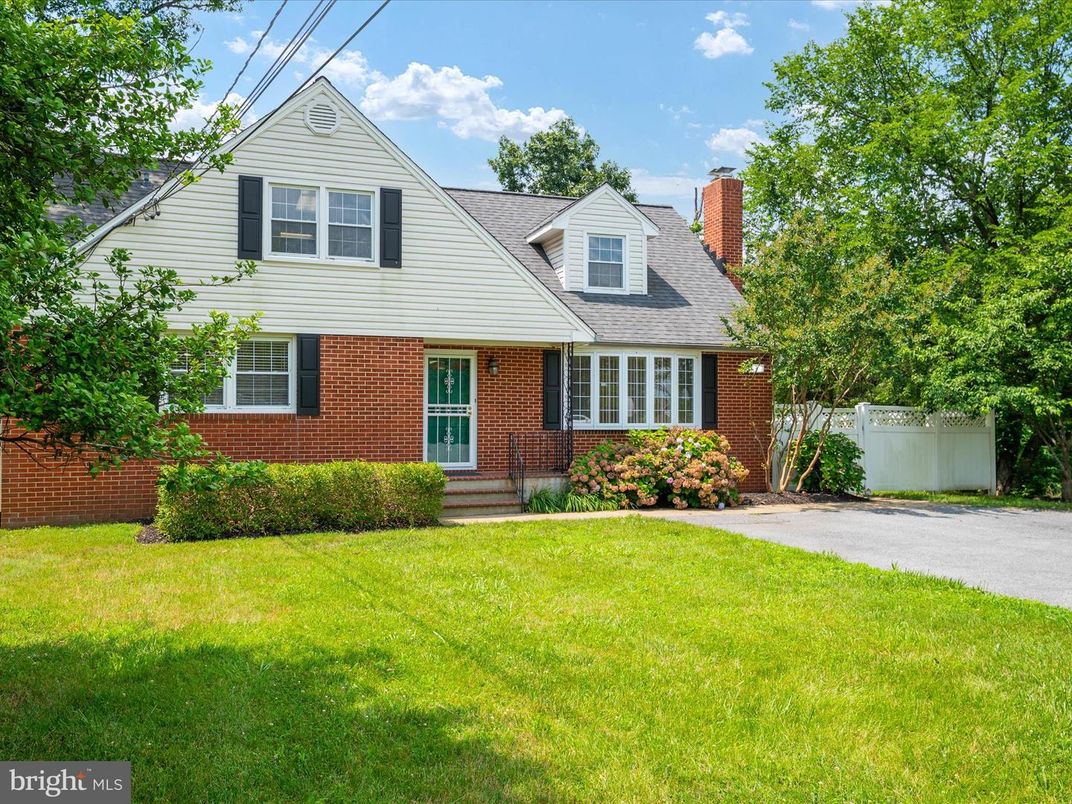 Exterior, Facade, Brick Facade, Cape Cod