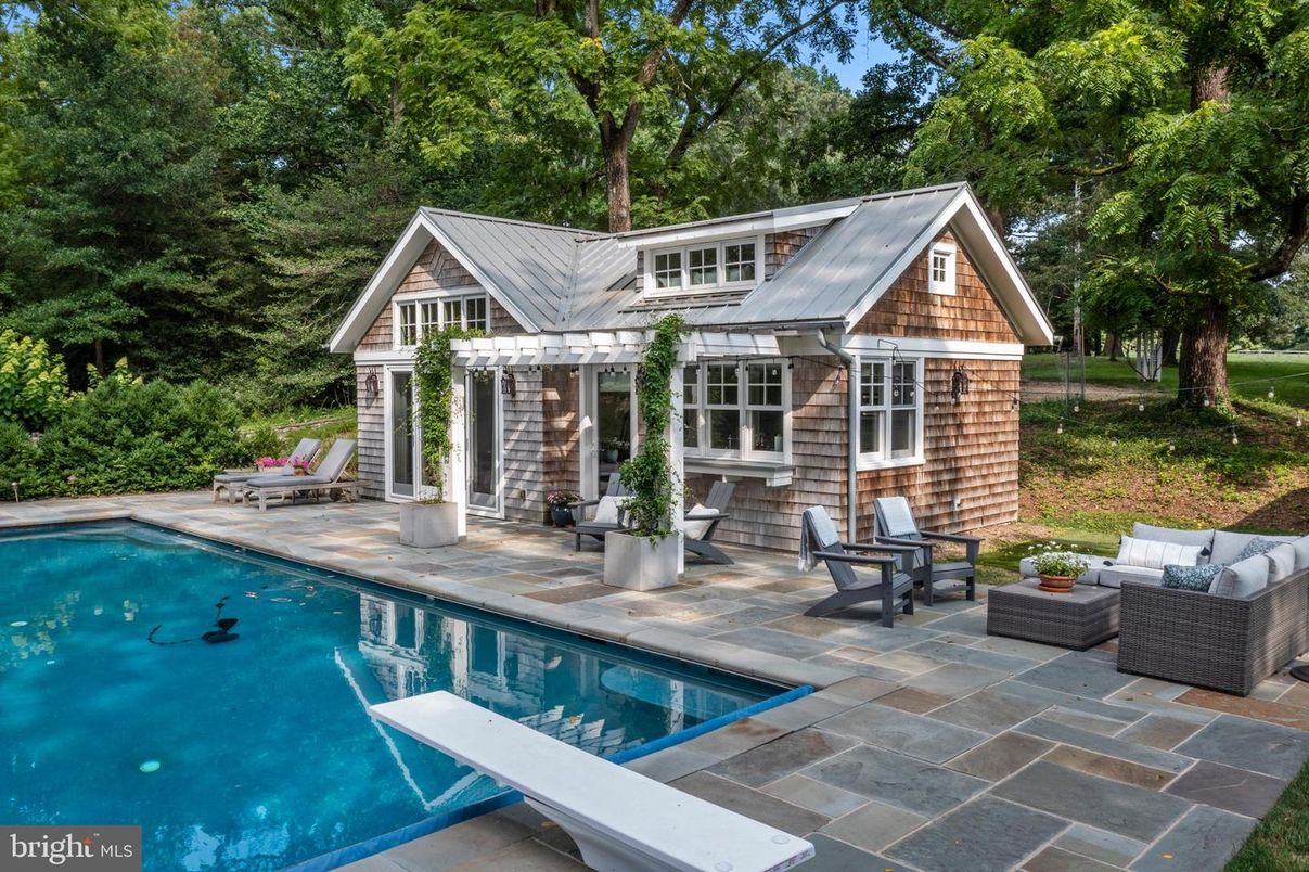 Exterior, Pool