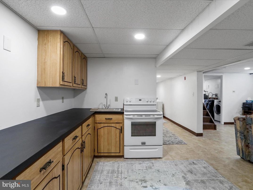 Interior, Kitchen, Recessed Lighting, Washer