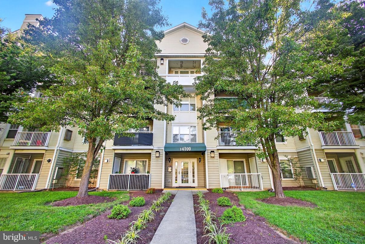 Exterior, Facade, Queen Anne Victorian