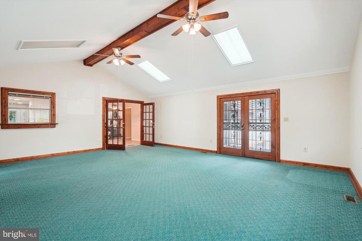 Empty room, Interior, Wooden Beams