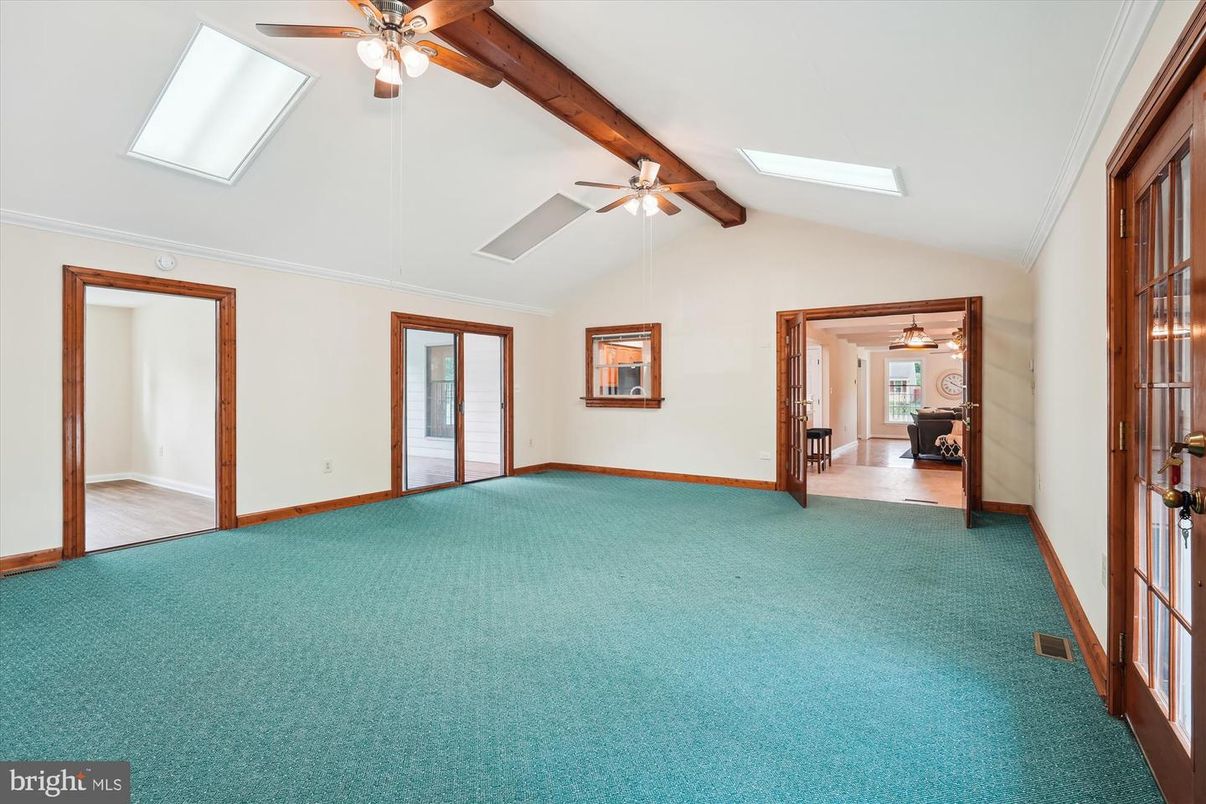 Empty room, Interior, Wooden Beams