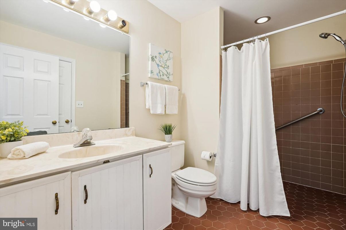 Bathroom, Interior, Recessed Lighting
