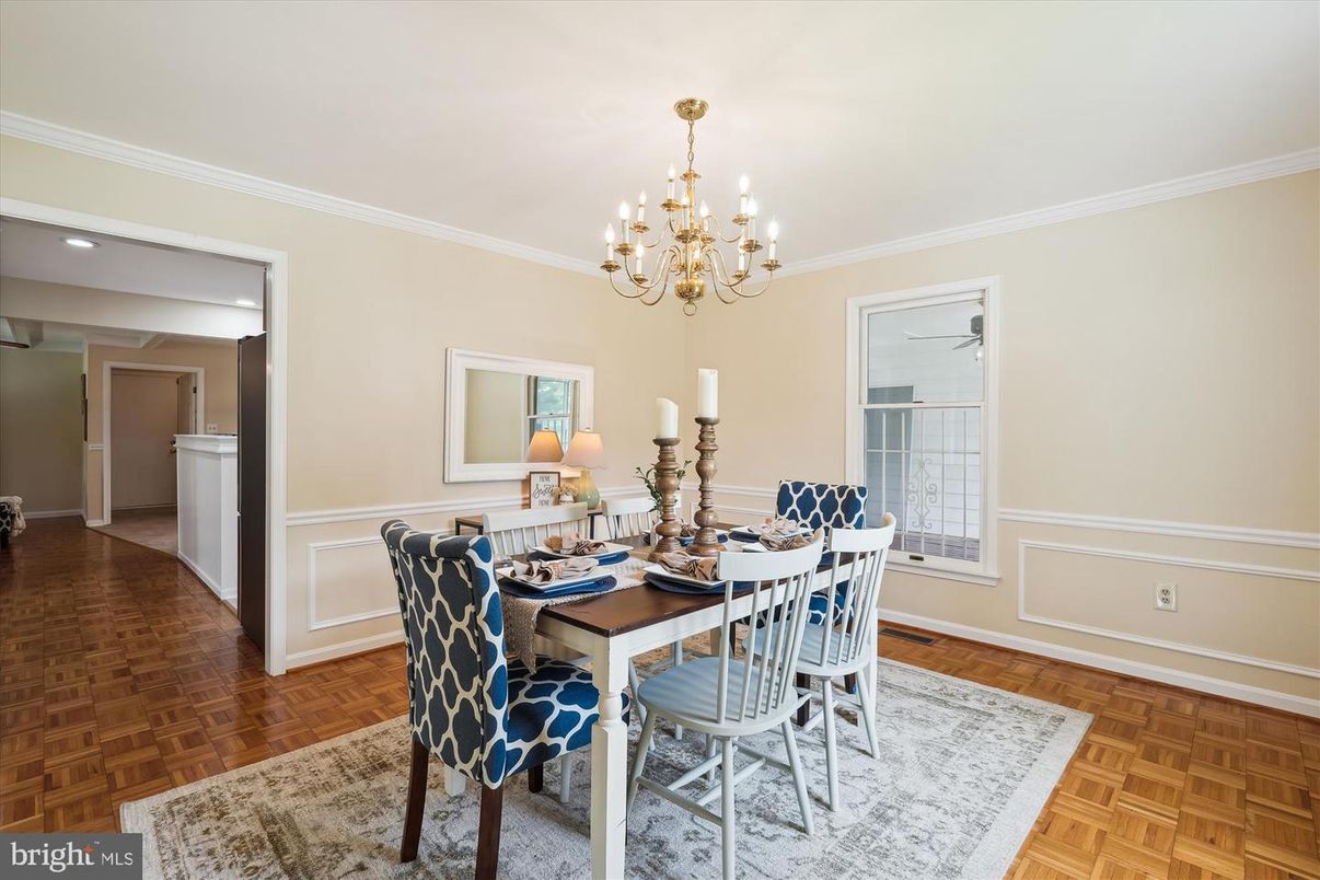 Chandelier, Dining room, Interior, Recessed Lighting, Wood Texture Flooring