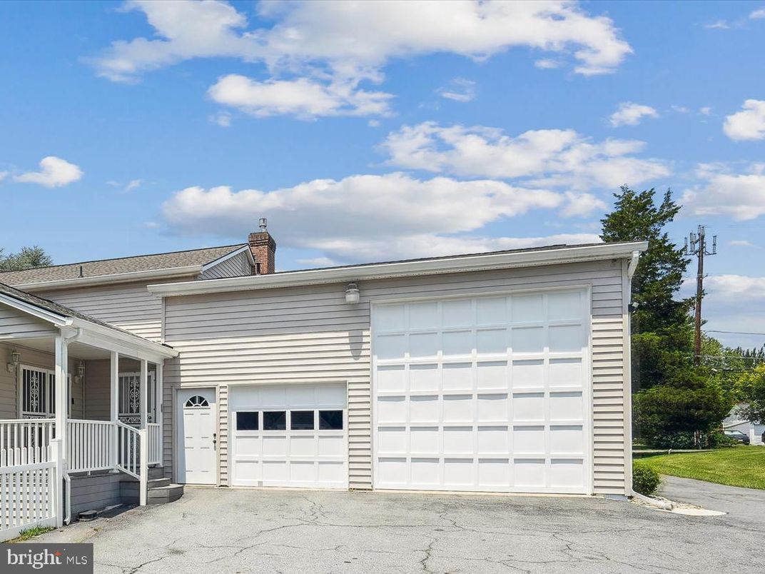 Detached Garage, Exterior