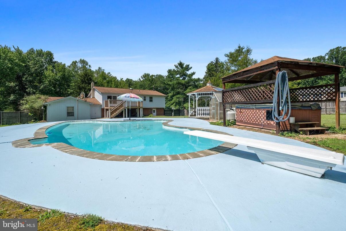 Exterior, Pool