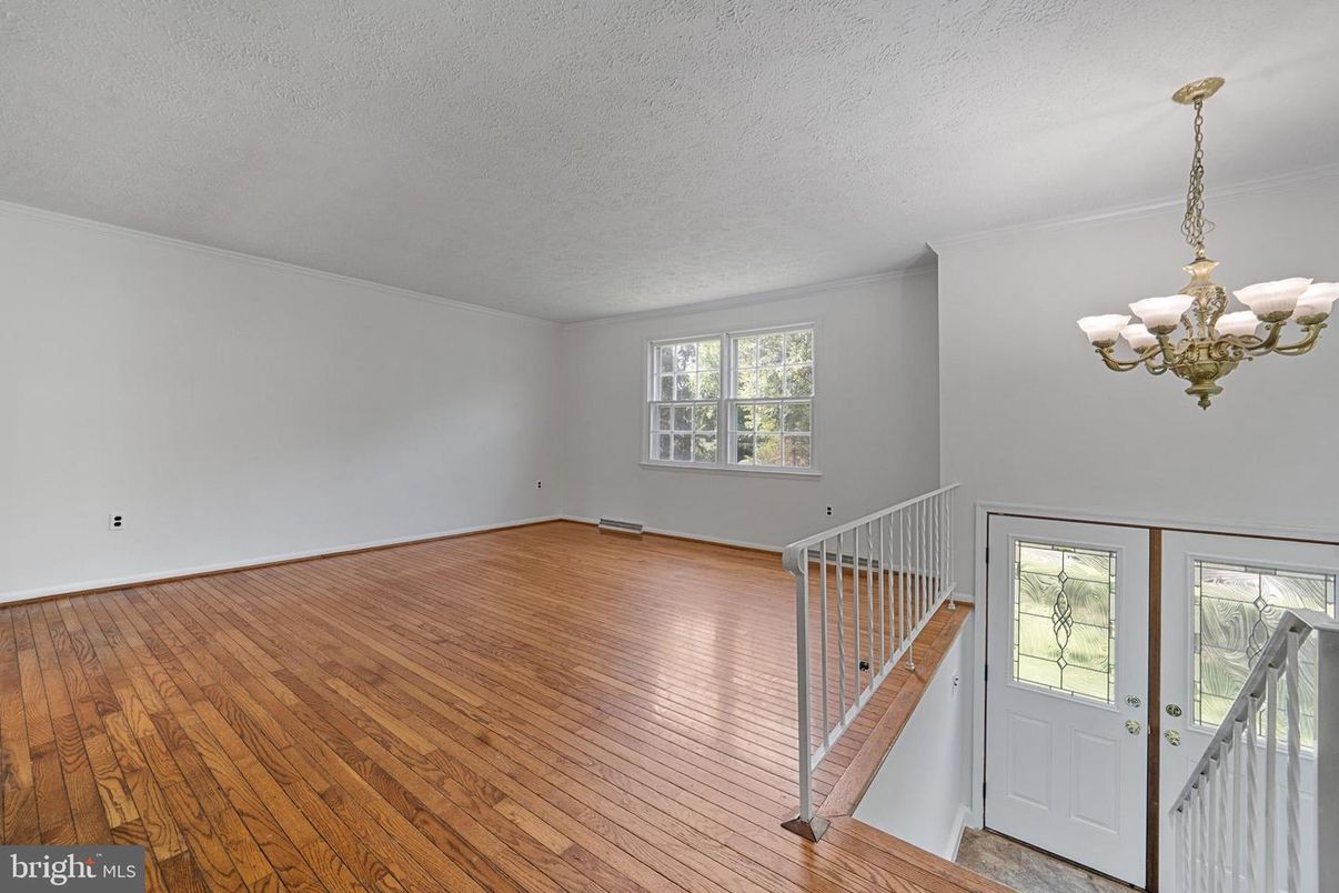 Chandelier, Empty room, Interior, Wood Texture Flooring