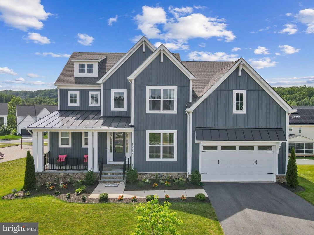Attached, Exterior, Facade, Farmhouse