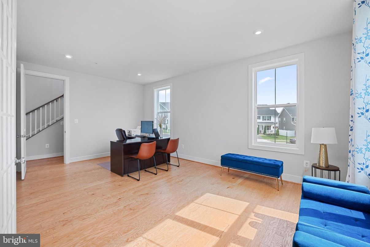 Home Office, Interior, Recessed Lighting, Wood Texture Flooring