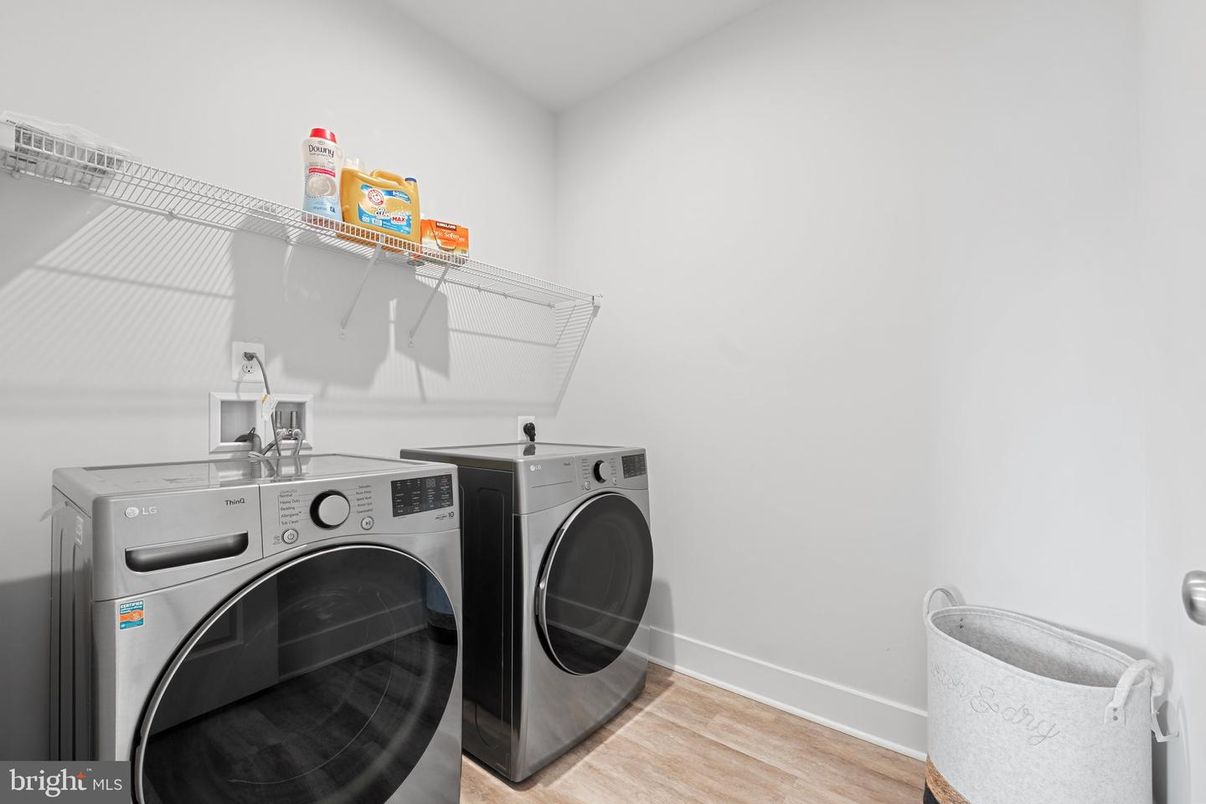 Interior, Washer, Wood Texture Flooring
