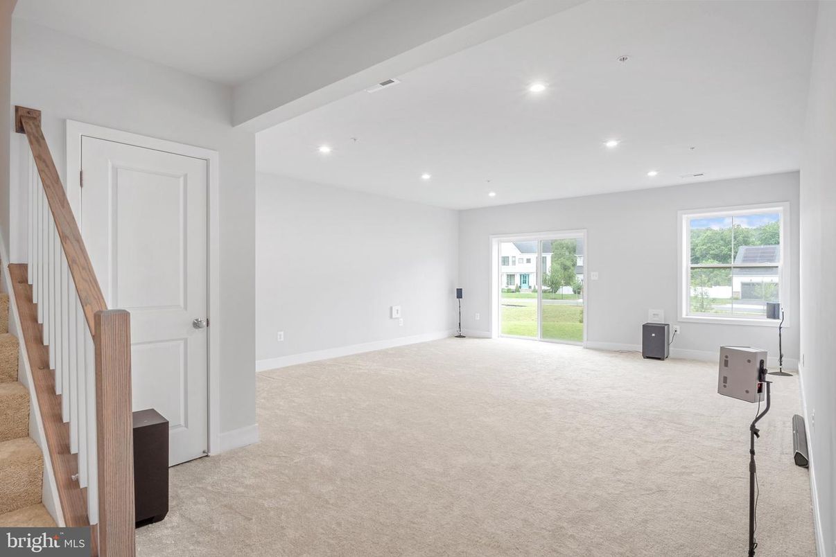 Empty room, Interior, Recessed Lighting