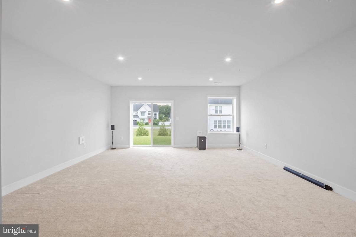 Empty room, Interior, Recessed Lighting
