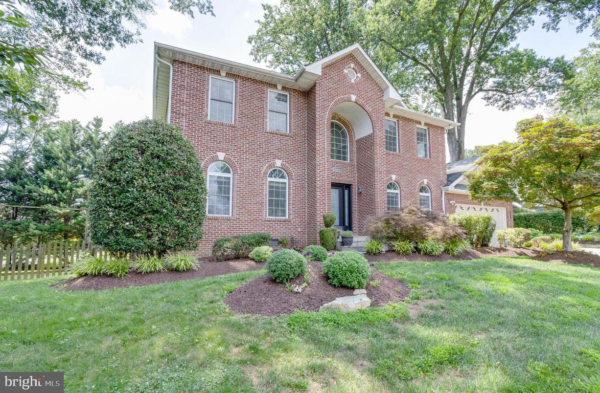 Backyard, Exterior, Facade, Brick Facade, Georgian