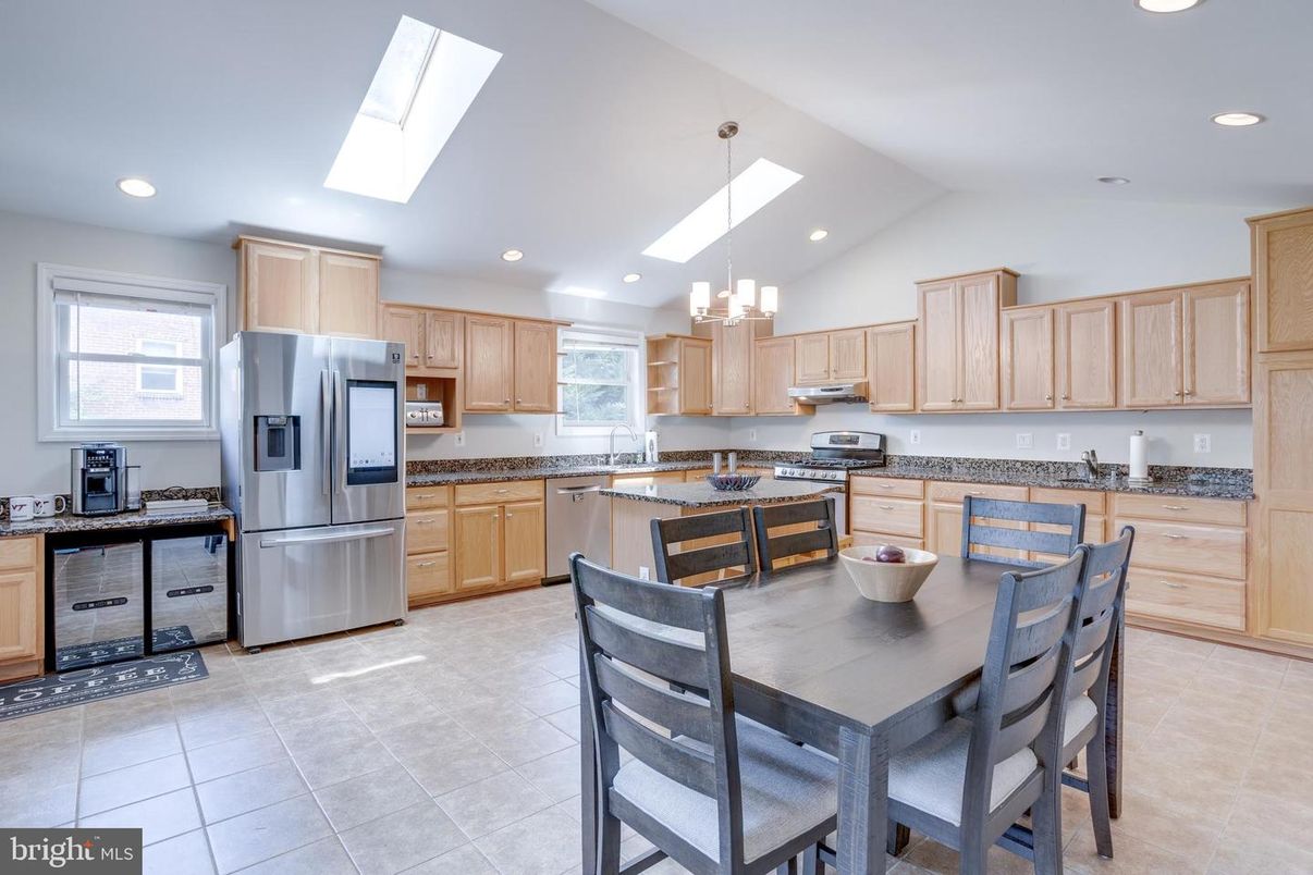 Dining room, Interior, Kitchen, Pendant Lights, Recessed Lighting, Stainless Steel Appliances
