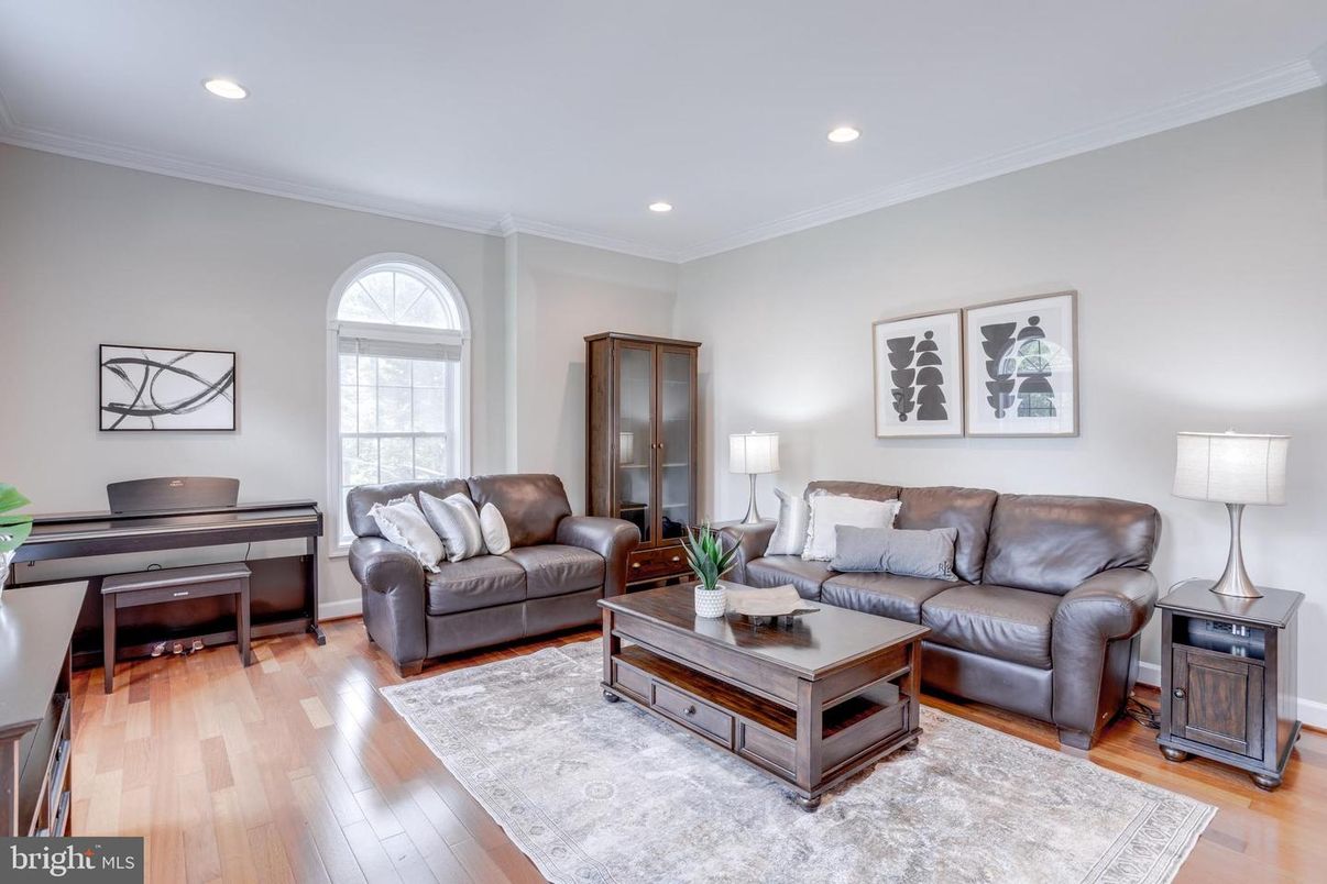 Interior, Living room, Piano, Recessed Lighting, Wood Texture Flooring
