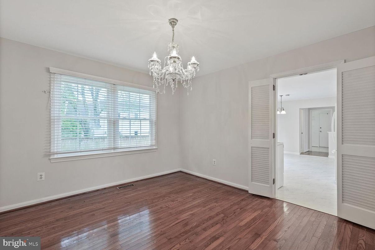 Chandelier, Empty room, Interior, Pendant Lights, Wood Texture Flooring