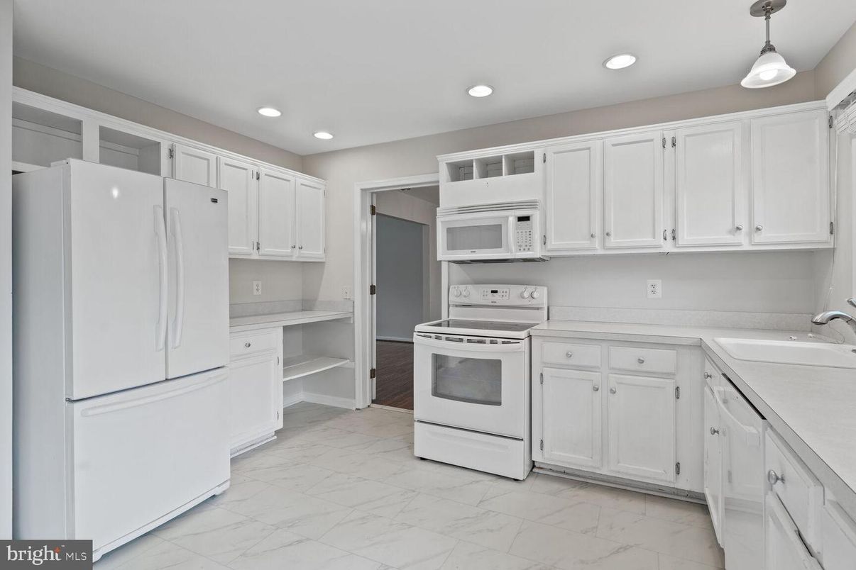 Interior, Kitchen, Marble, Pendant Lights, Recessed Lighting