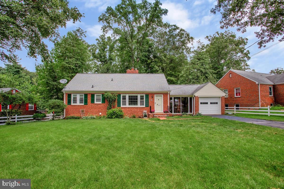 Attached, Exterior, Facade, Brick Facade, Cape Cod