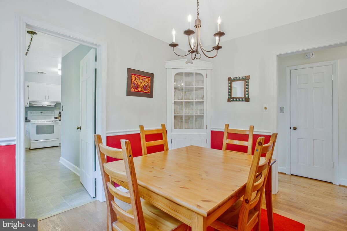 Chandelier, Dining room, Interior, Kitchen, Wood Texture Flooring