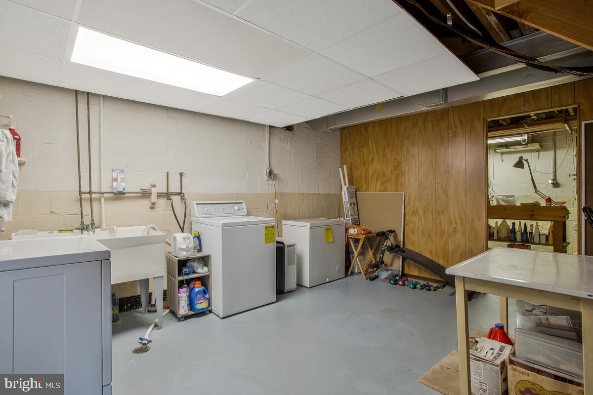 Interior, Washer, Wooden Walls