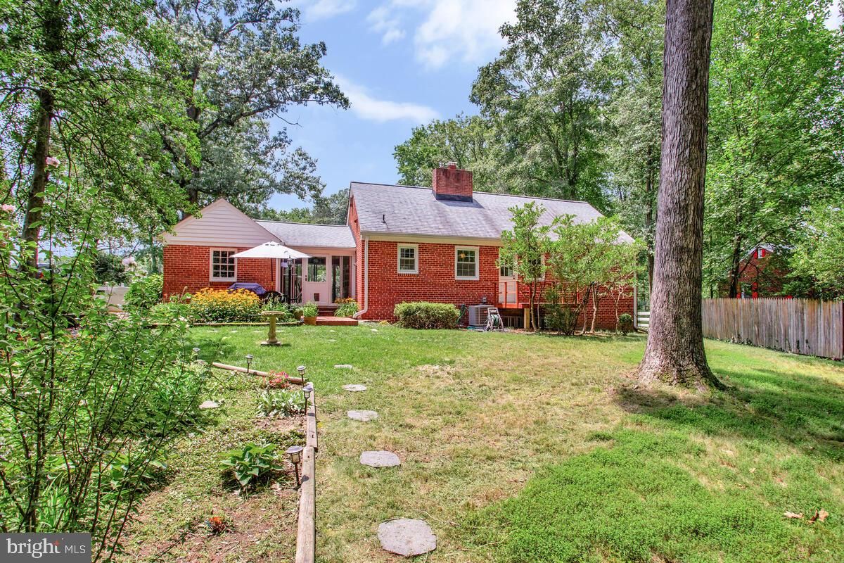 Backyard, Exterior, Facade, Brick Facade, Cape Cod