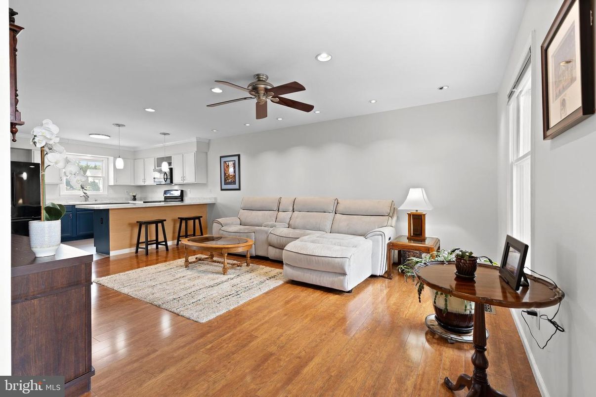 Dining room, Interior, Kitchen, Living room, Pendant Lights, Recessed Lighting, Wood Texture Flooring