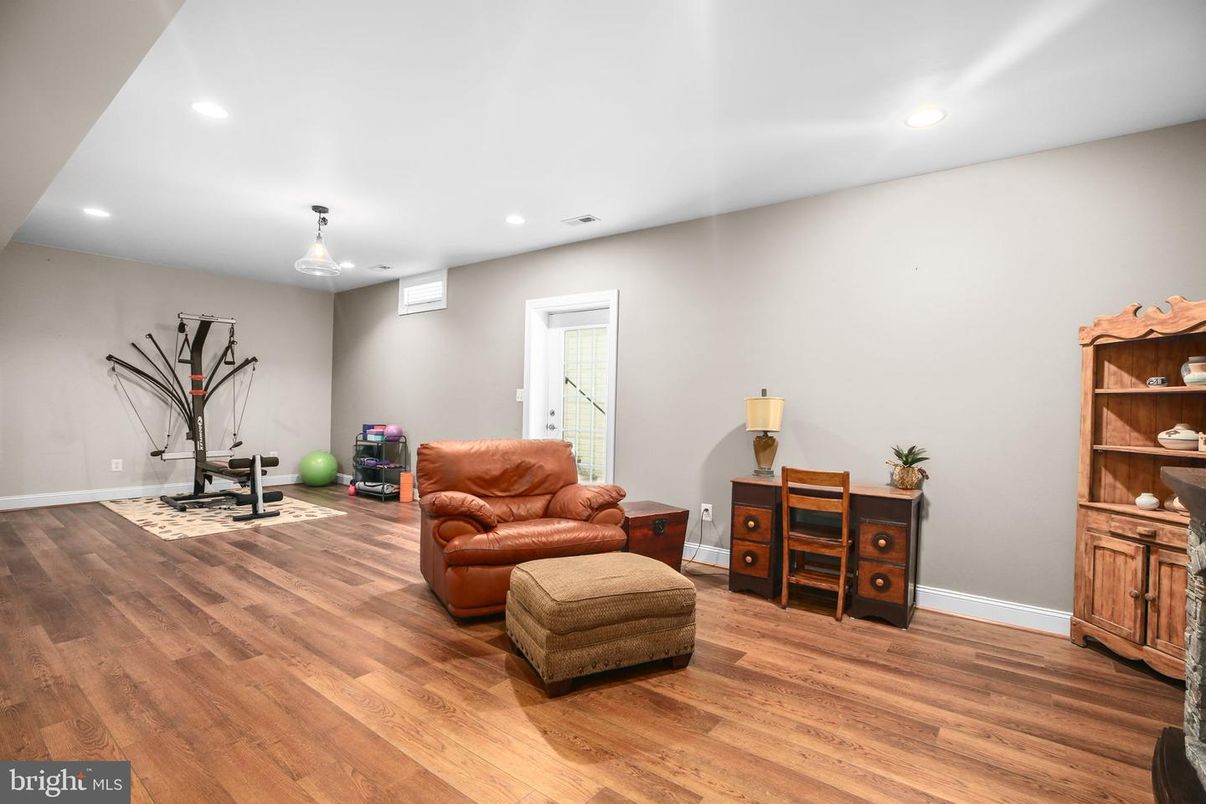 Fitness Equipment, Interior, Recessed Lighting, Wood Texture Flooring