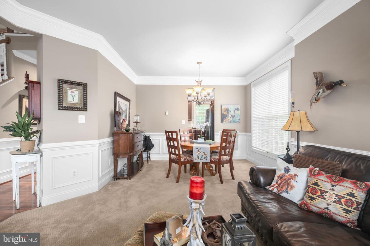 Chandelier, Dining room, Interior, Living room