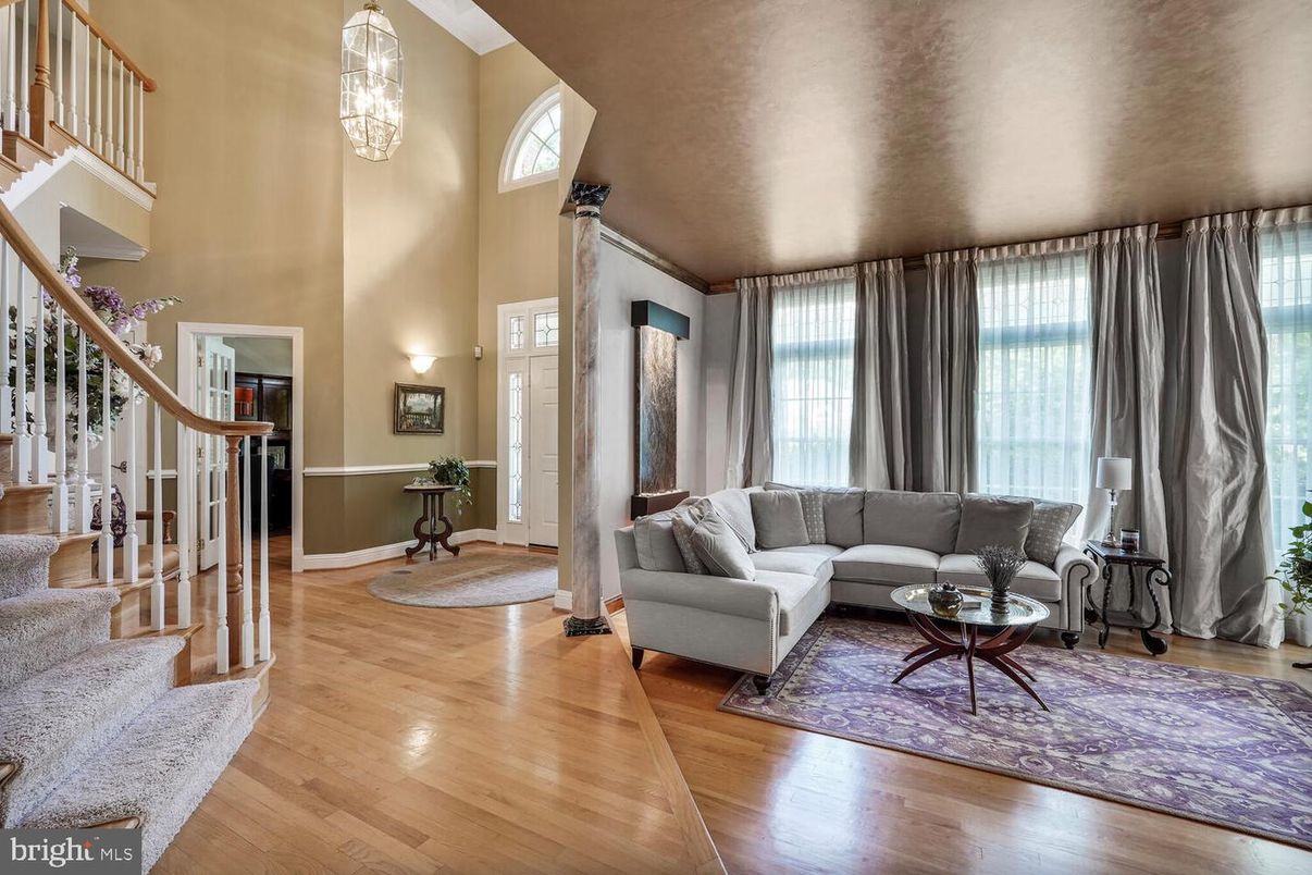 Interior, Living room, Pendant Lights, Wood Texture Flooring